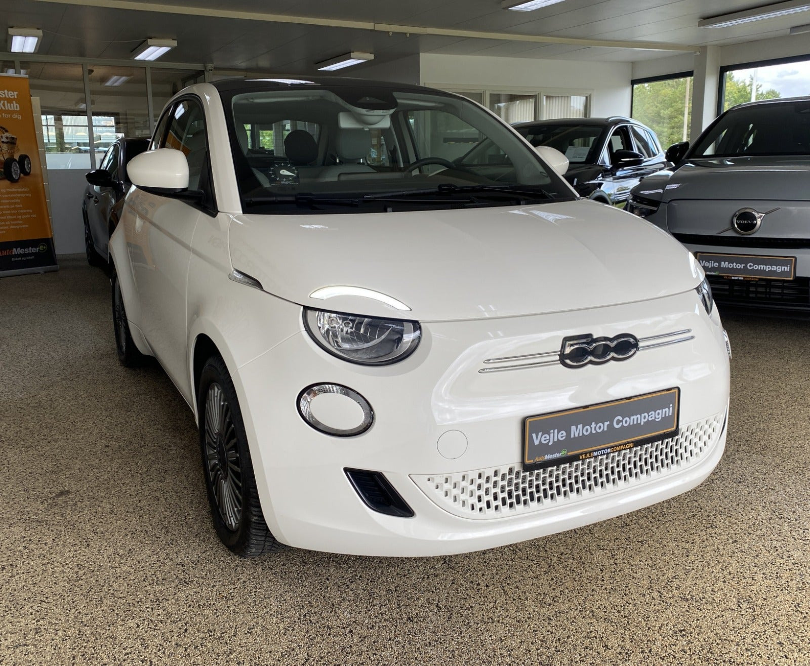 Hvid Fiat 500e fra 2023