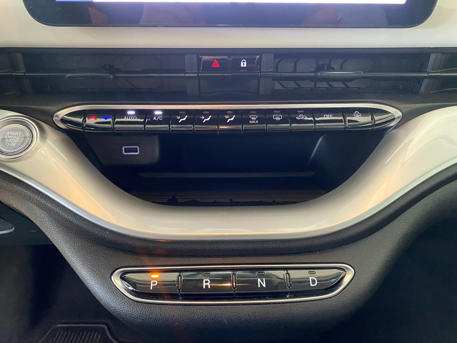 Hvid Fiat 500e fra 2023