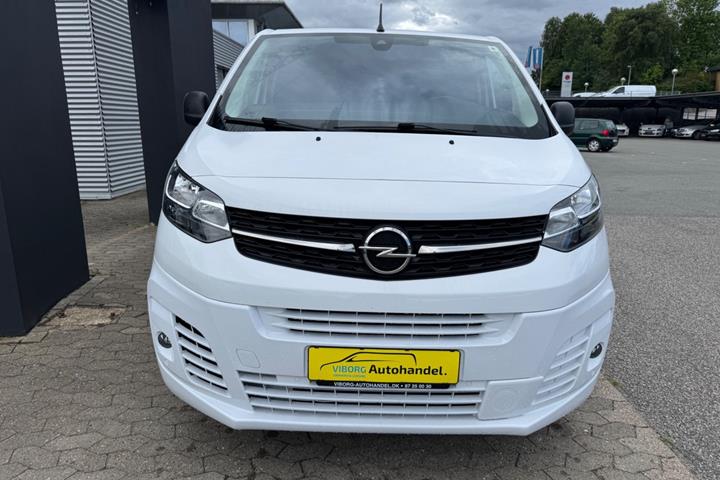 Hvid Opel Vivaro fra 2023