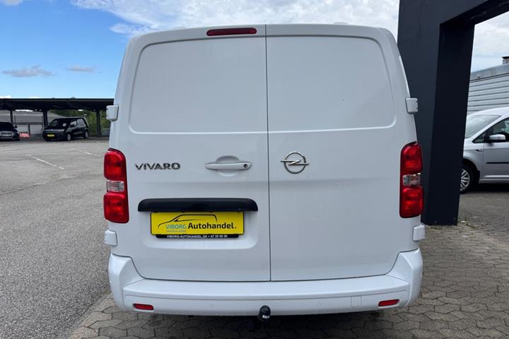Hvid Opel Vivaro fra 2023