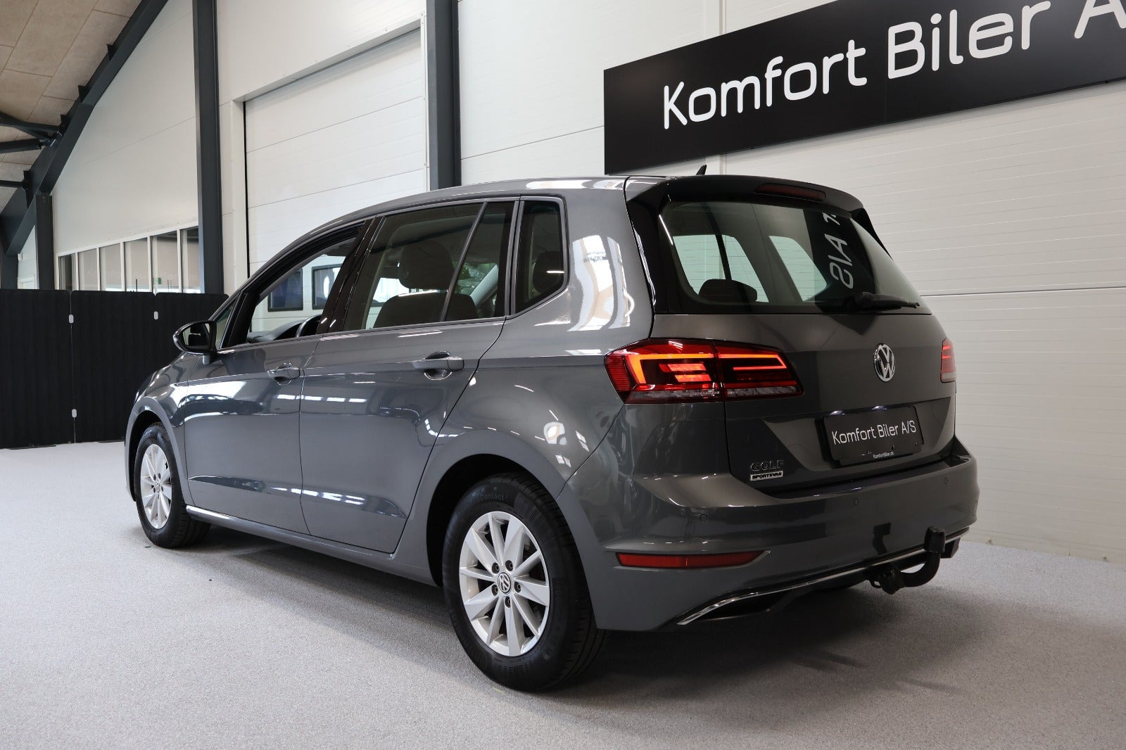 Grå VW Golf Sportsvan fra 2019