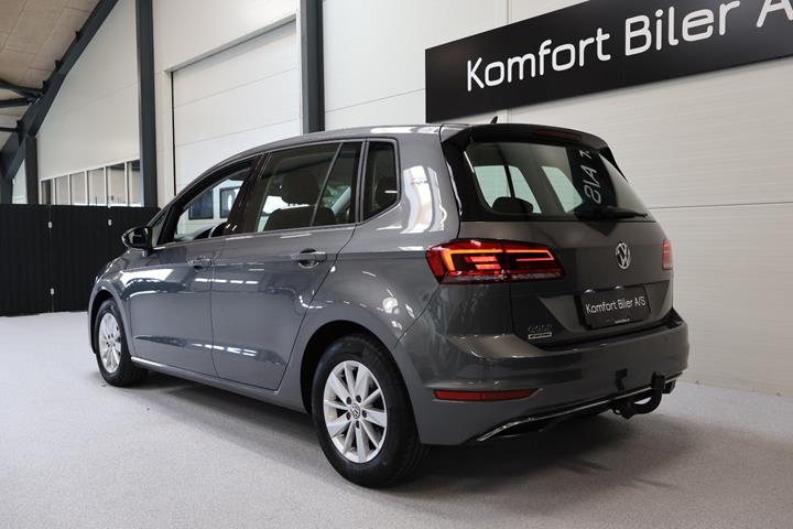 Grå VW Golf Sportsvan fra 2019