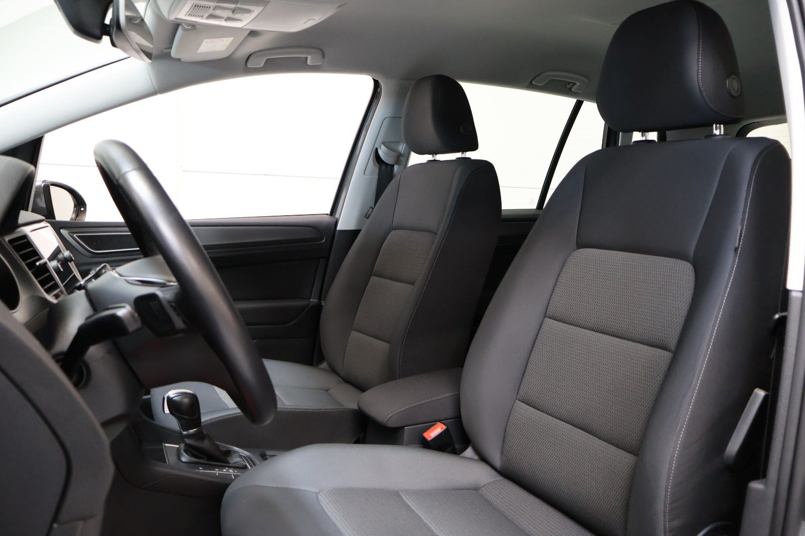 Grå VW Golf Sportsvan fra 2019
