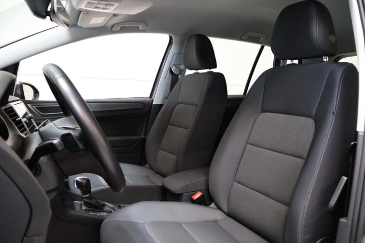 Grå VW Golf Sportsvan fra 2019
