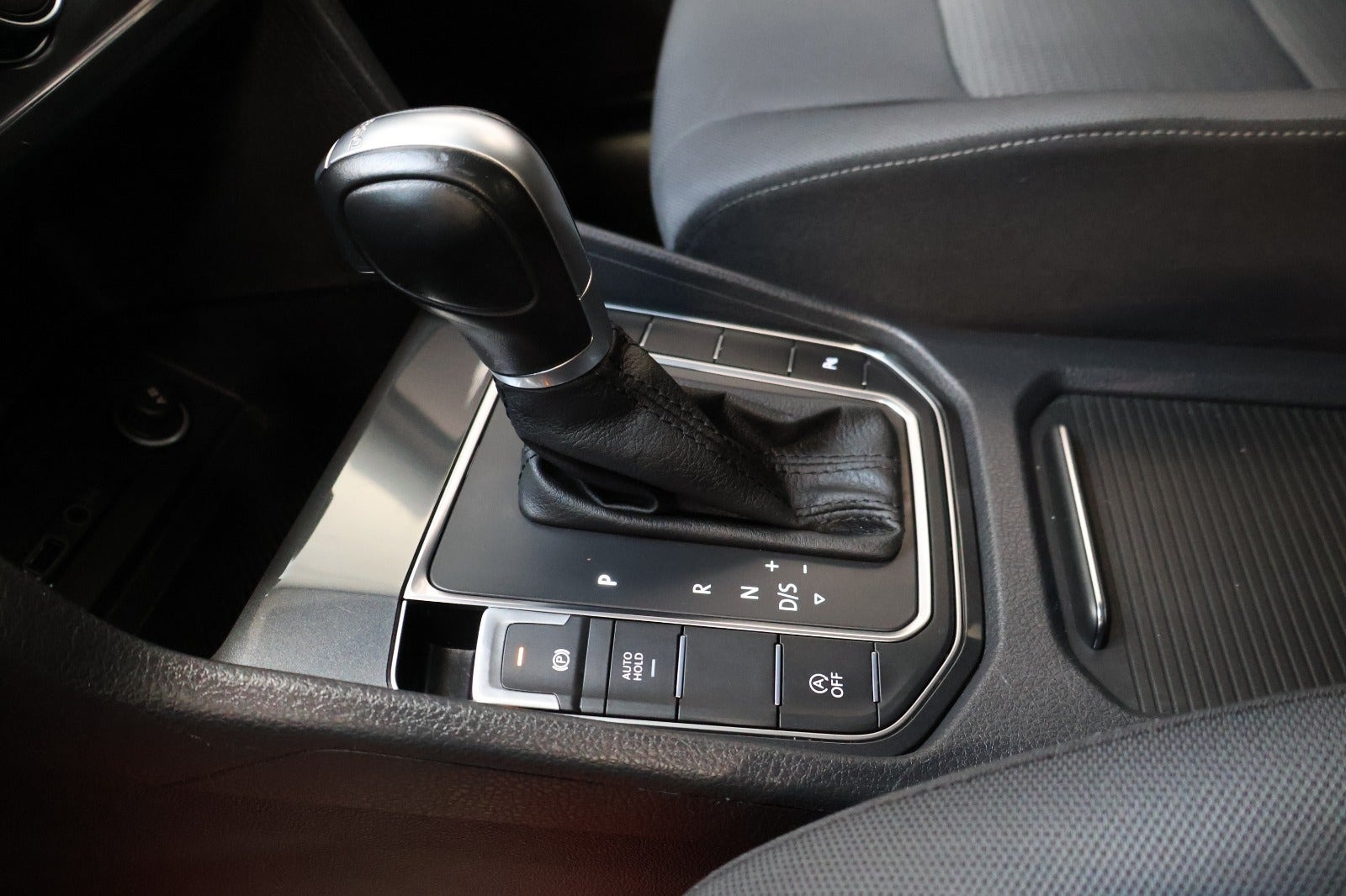 Grå VW Golf Sportsvan fra 2019