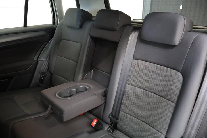 Grå VW Golf Sportsvan fra 2019