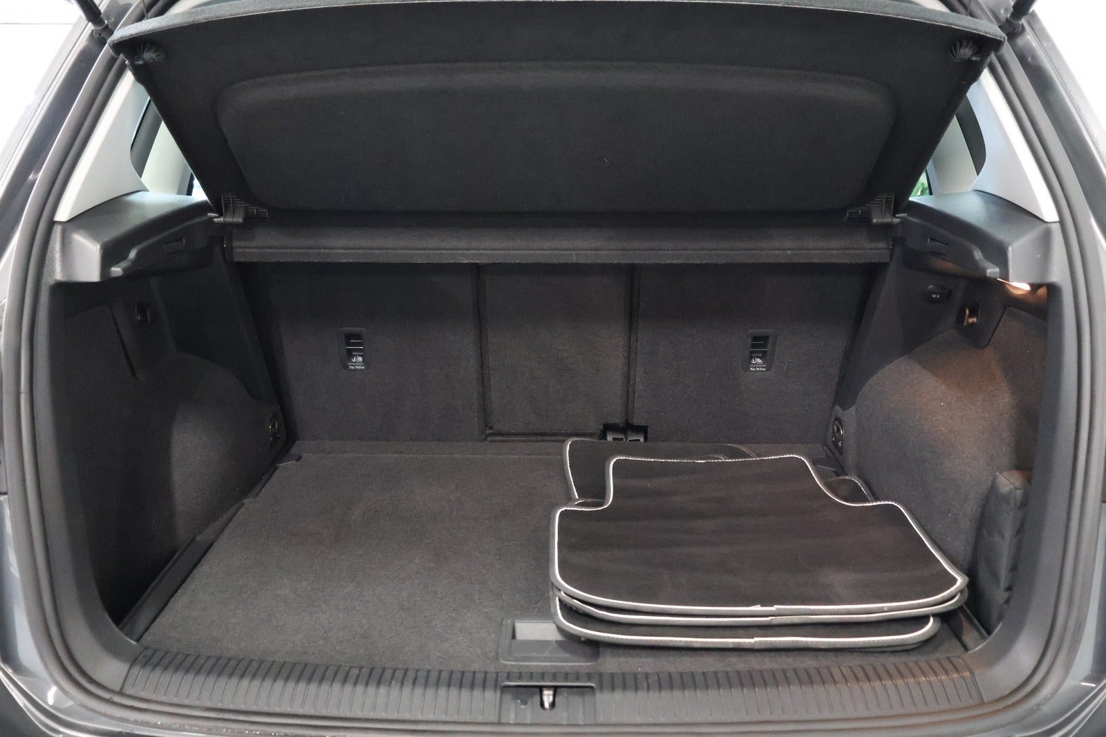 Grå VW Golf Sportsvan fra 2019