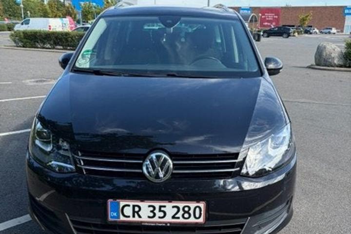 Sort VW Sharan fra 2020