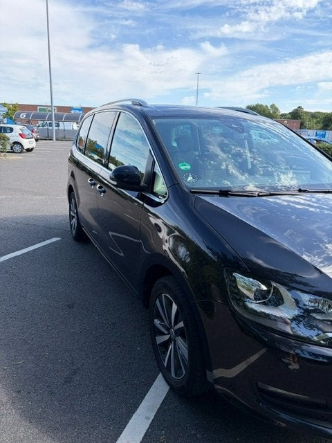 Sort VW Sharan fra 2020