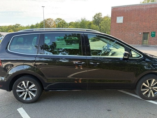 Sort VW Sharan fra 2020
