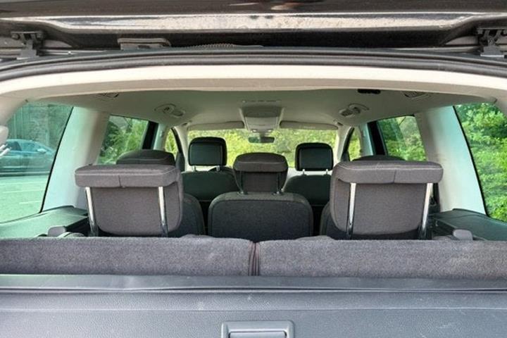 Sort VW Sharan fra 2020