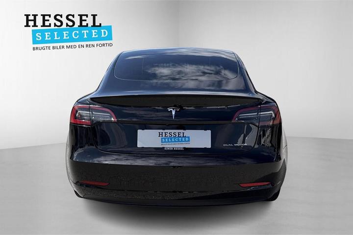 Sort Tesla Model 3 fra 2023