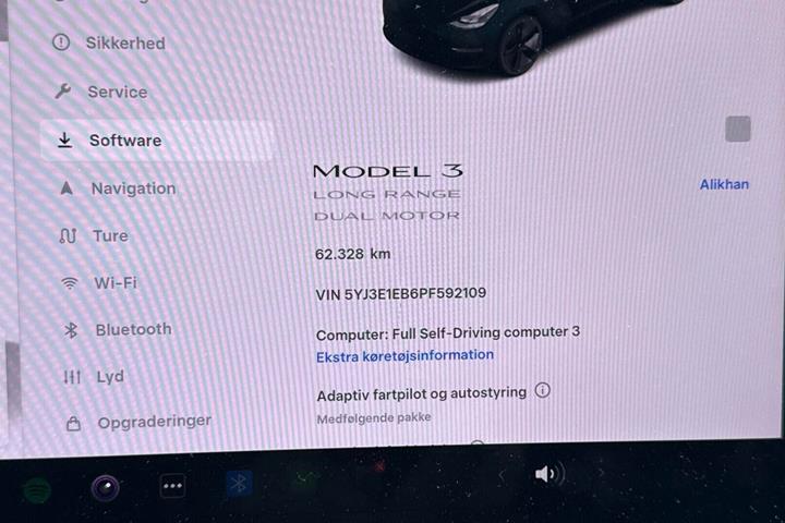 Sort Tesla Model 3 fra 2023