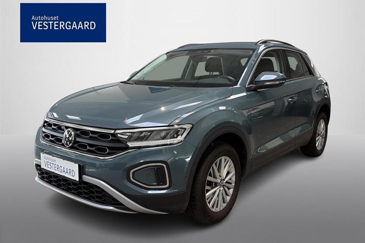 Blå VW T-Roc fra 2023 set udefra