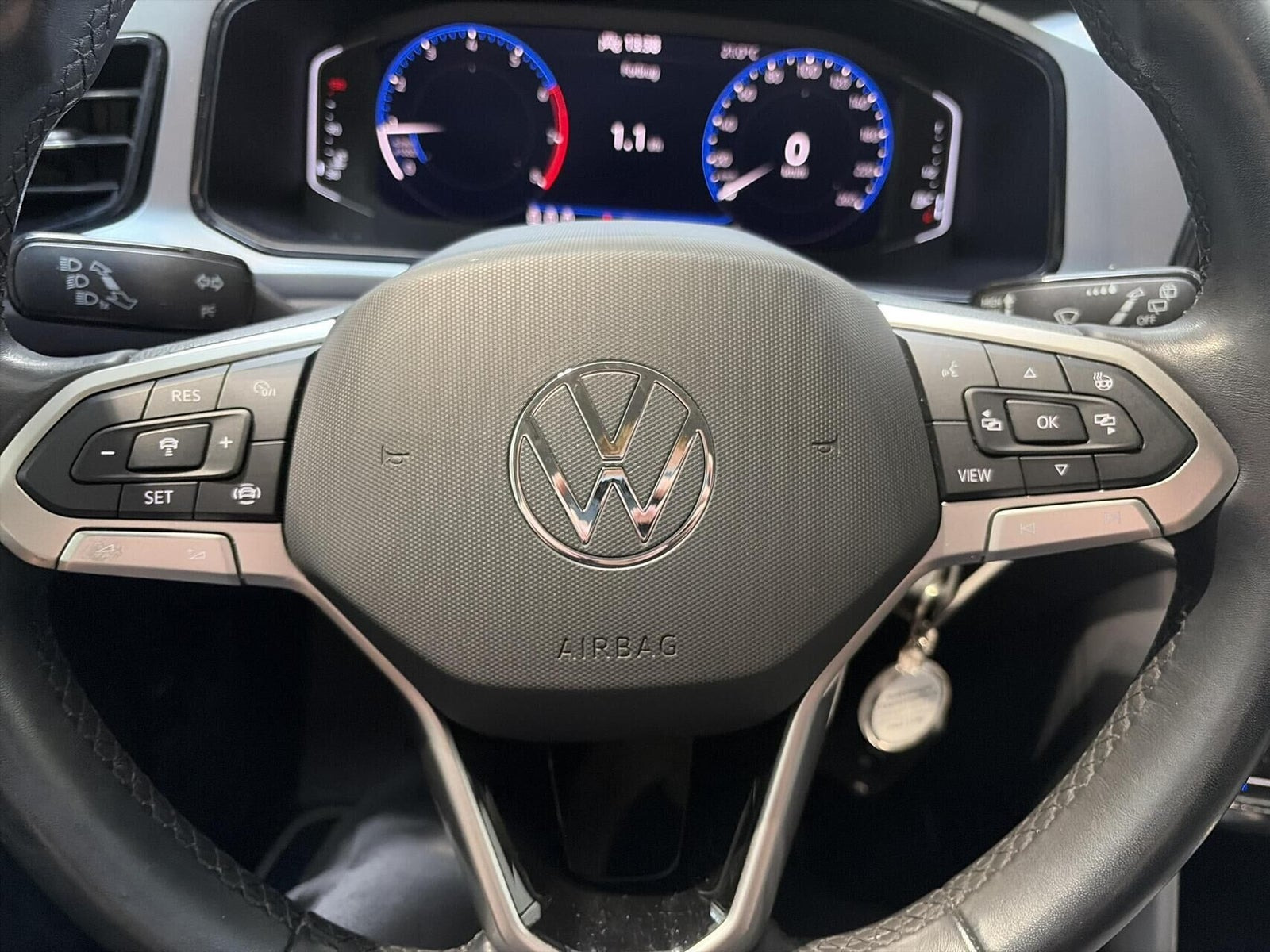Blå VW T-Roc fra 2023