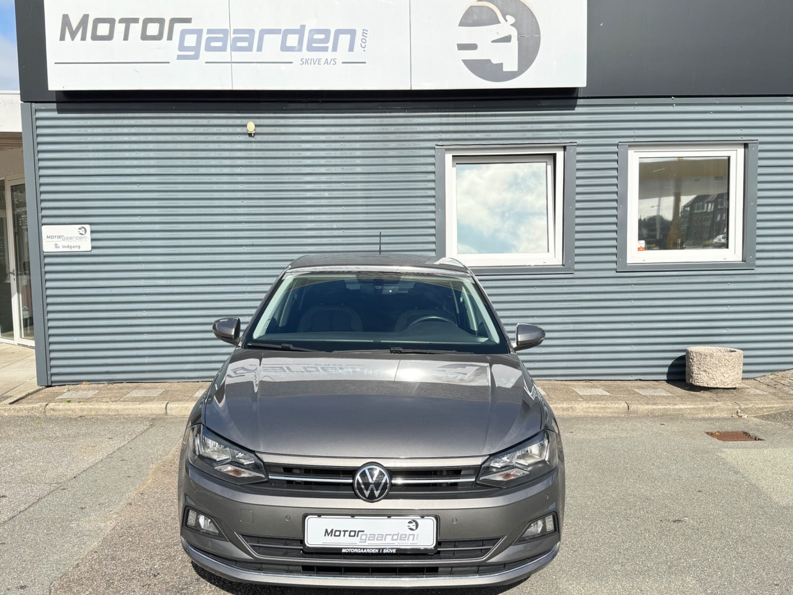 Grå VW Polo fra 2021