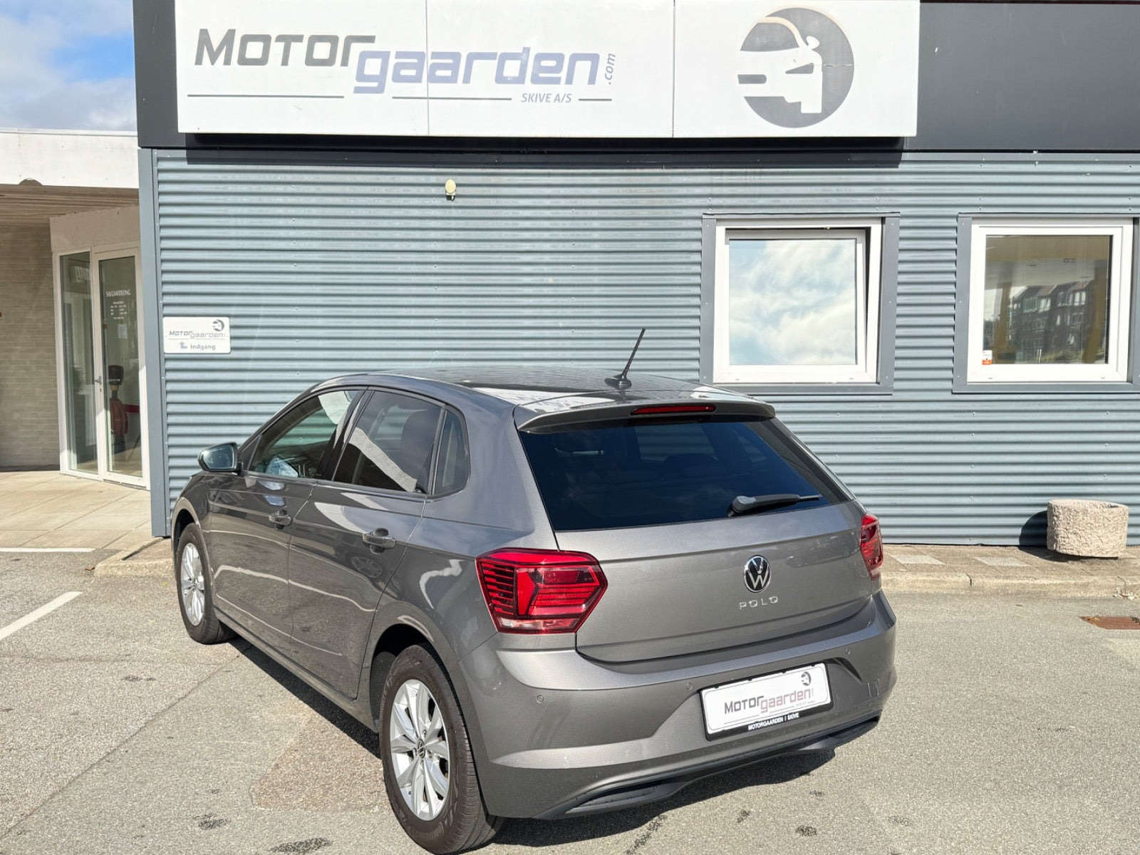Grå VW Polo fra 2021