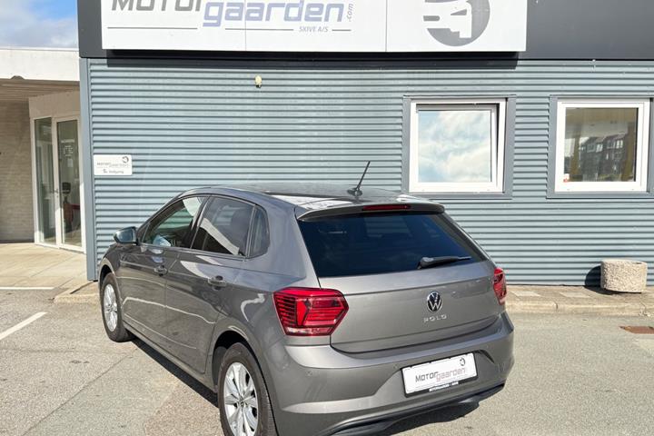 Grå VW Polo fra 2021