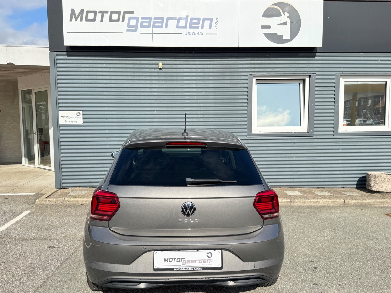 Grå VW Polo fra 2021