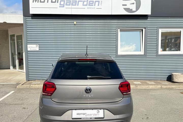 Grå VW Polo fra 2021