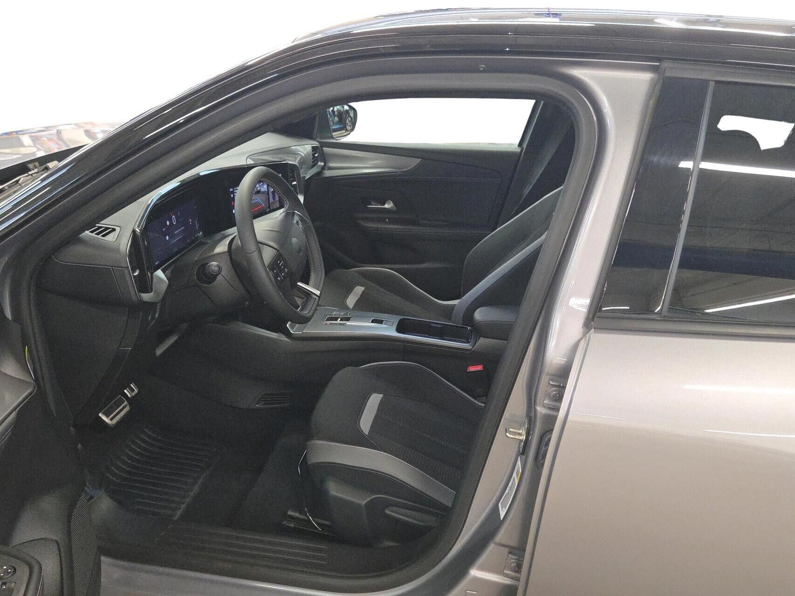 Grå Opel Mokka-e fra 2025
