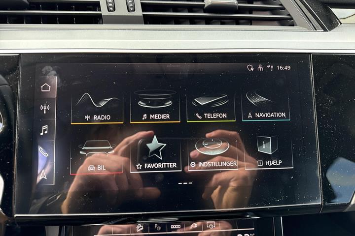 Sort Audi e-tron fra 2021