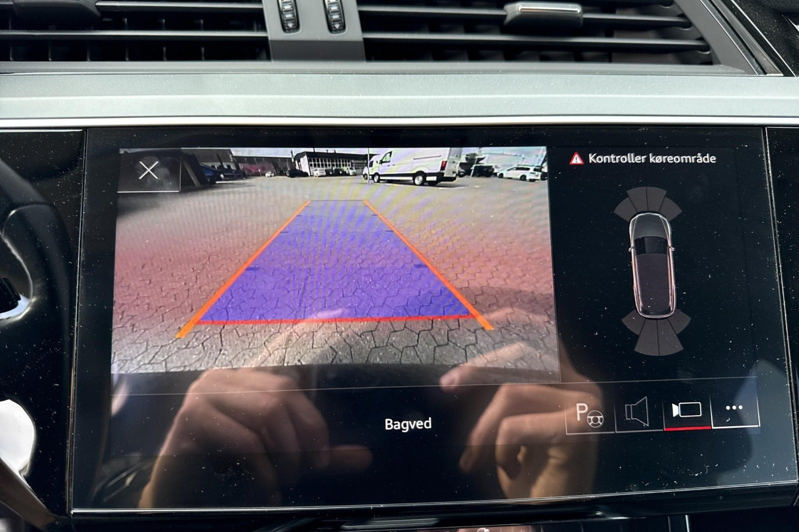 Sort Audi e-tron fra 2021