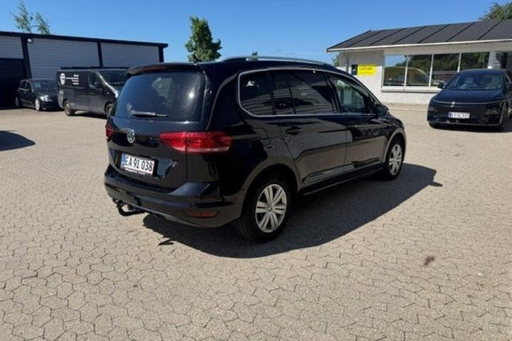 Sort VW Touran fra 2020