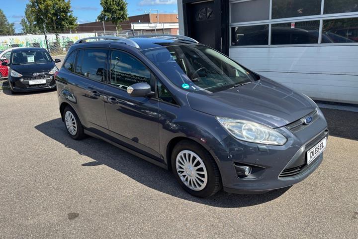 Grå Ford Grand C-Max fra 2012 set udefra