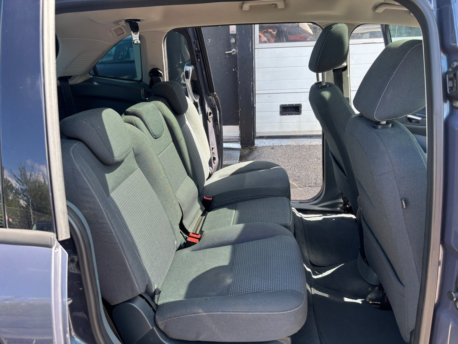 Grå Ford Grand C-Max fra 2012