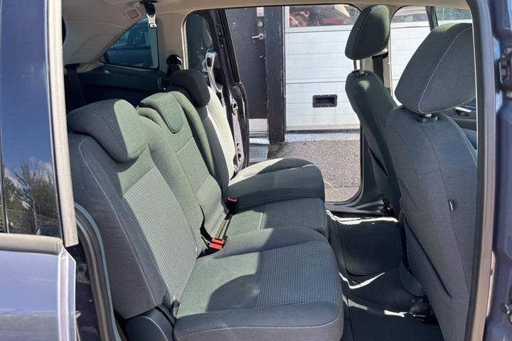 Grå Ford Grand C-Max fra 2012