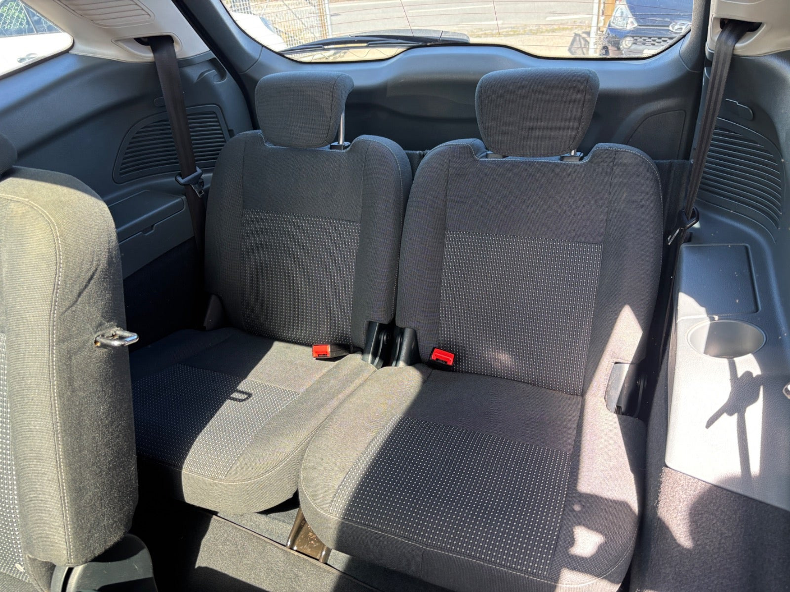 Grå Ford Grand C-Max fra 2012