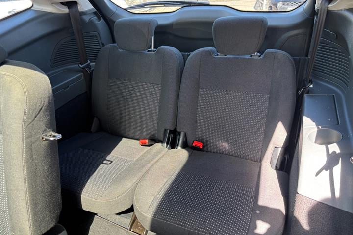 Grå Ford Grand C-Max fra 2012