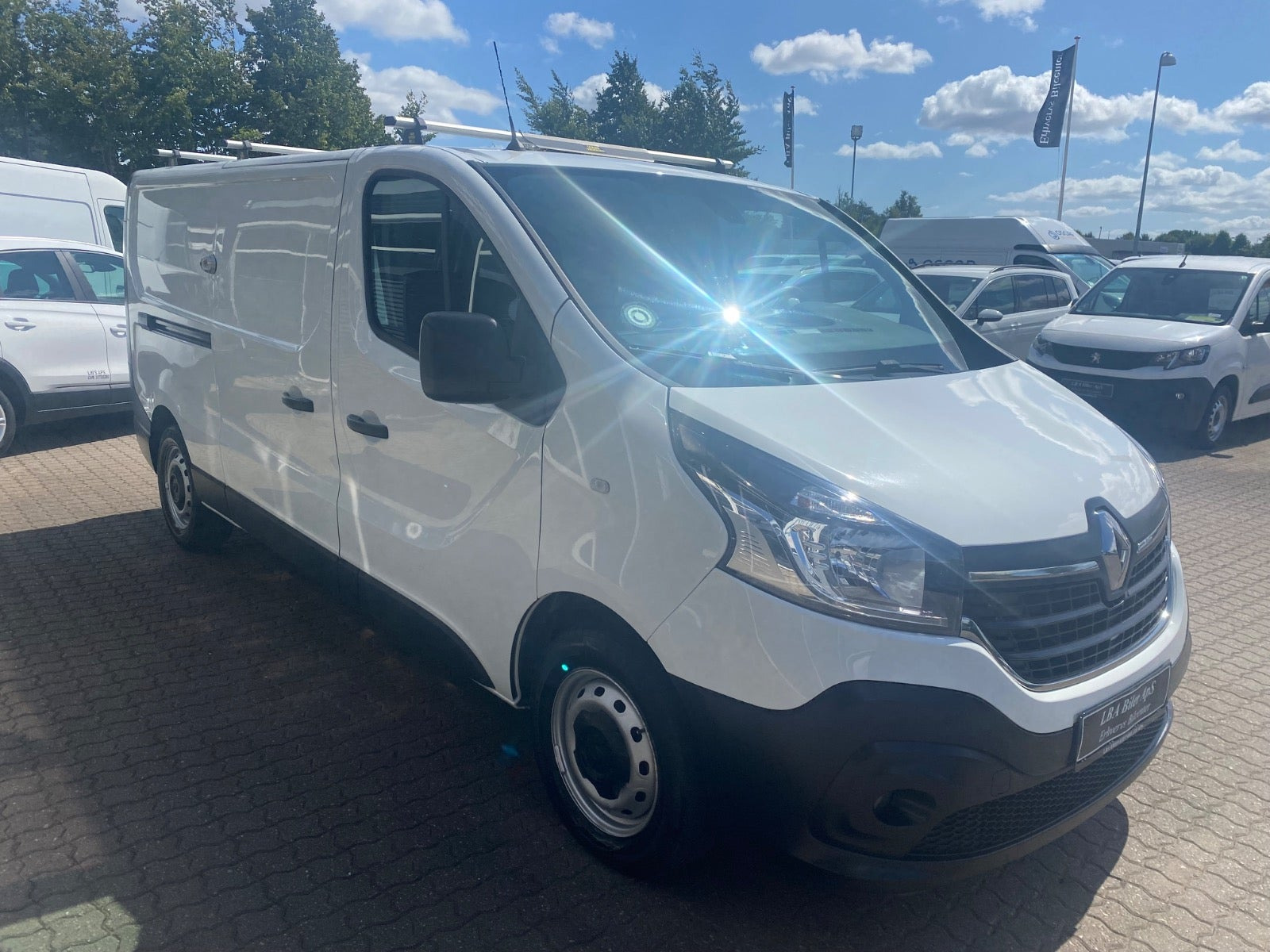 Hvid Renault Trafic T29 fra 2021