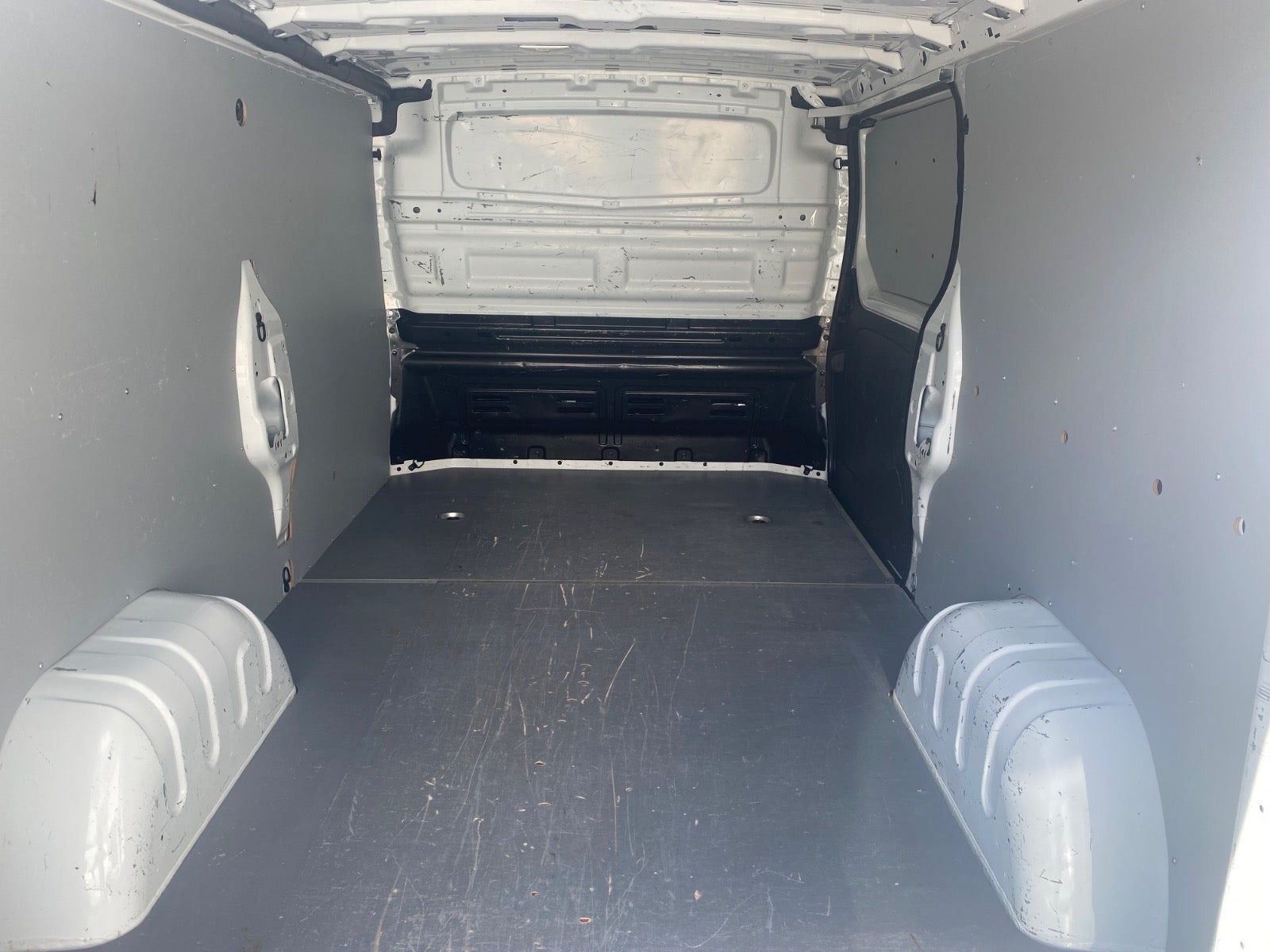 Hvid Renault Trafic T29 fra 2021