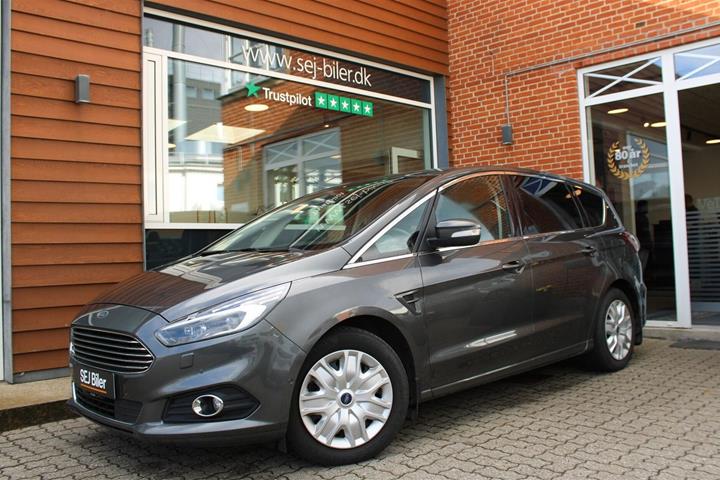 Grå Ford S-MAX fra 2019