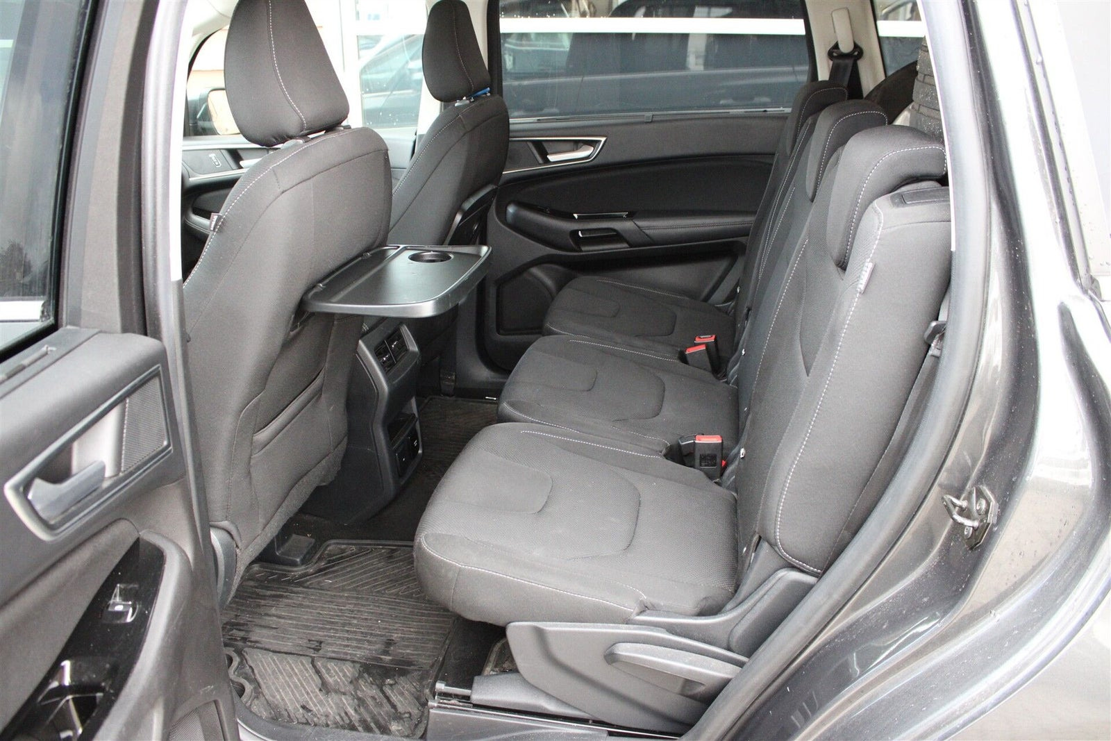 Grå Ford S-MAX fra 2019
