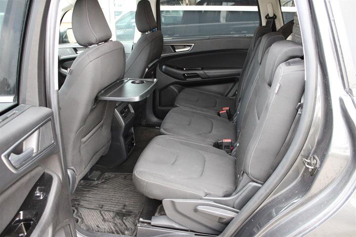 Grå Ford S-MAX fra 2019