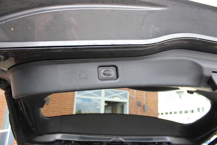 Grå Ford S-MAX fra 2019