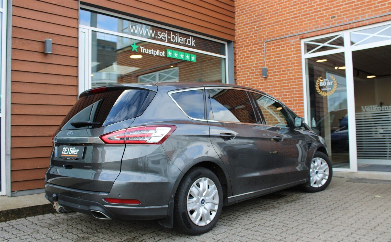 Grå Ford S-MAX fra 2019
