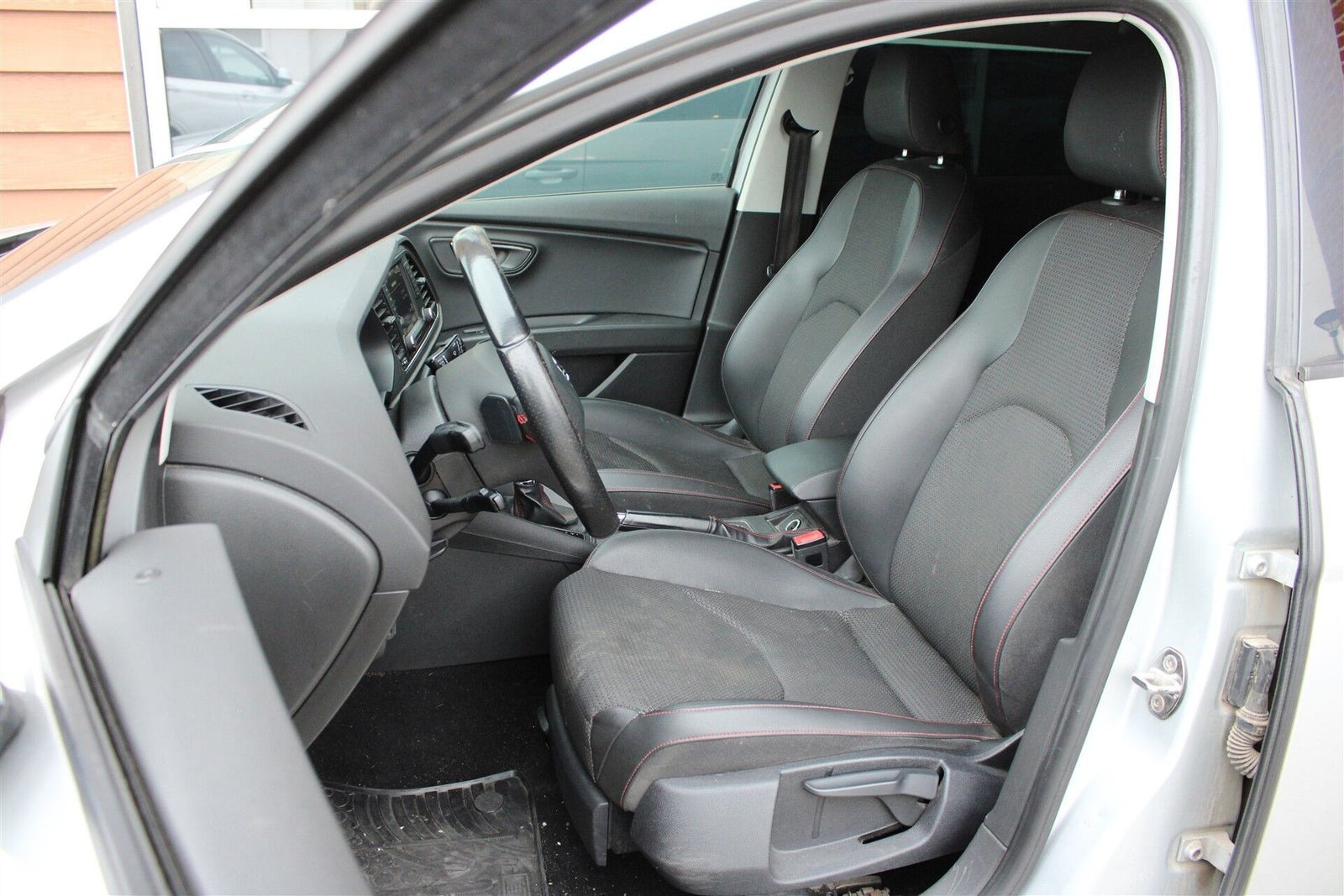 Sølv Seat Leon fra 2016
