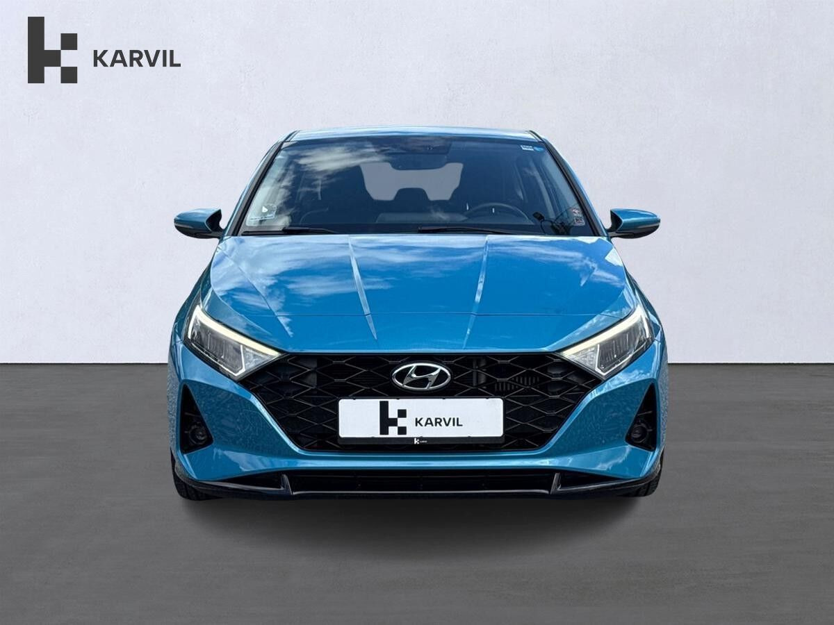 Blå Hyundai i20 fra 2020