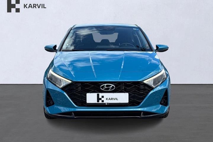 Blå Hyundai i20 fra 2020