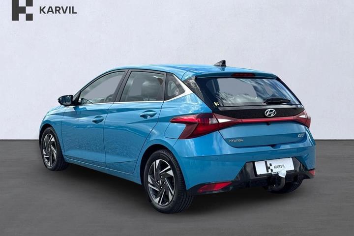 Blå Hyundai i20 fra 2020