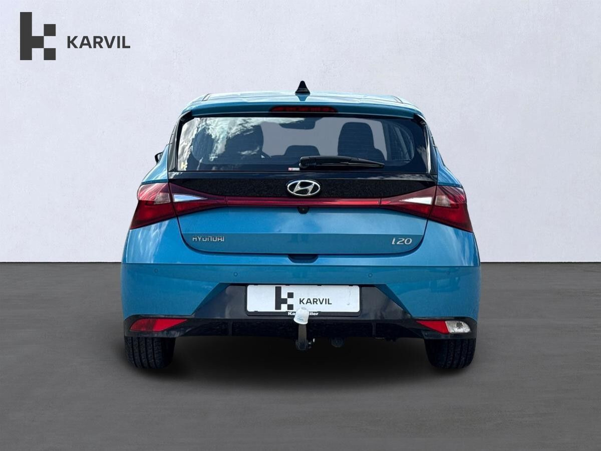 Blå Hyundai i20 fra 2020