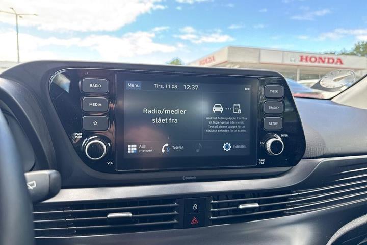 Blå Hyundai i20 fra 2020