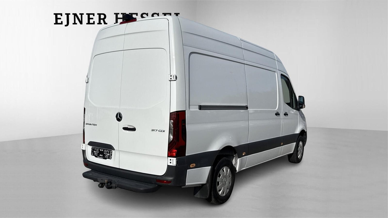Hvid Mercedes Sprinter 317 fra 2023