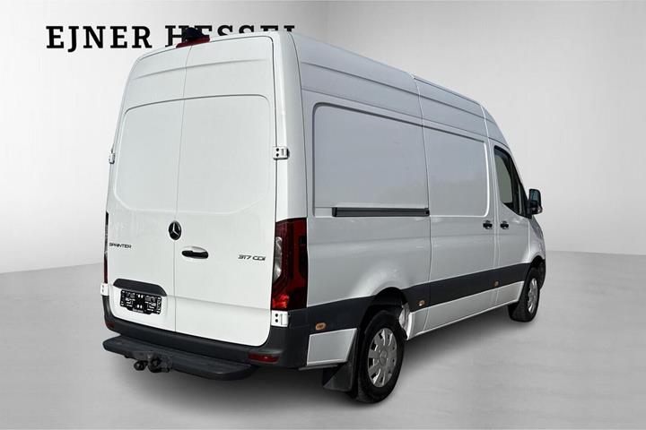 Hvid Mercedes Sprinter 317 fra 2023