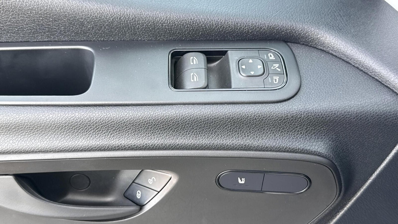 Hvid Mercedes Sprinter 317 fra 2023