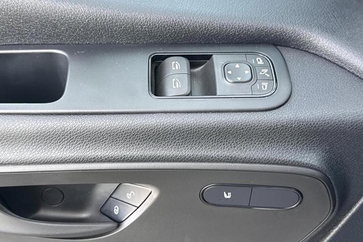 Hvid Mercedes Sprinter 317 fra 2023